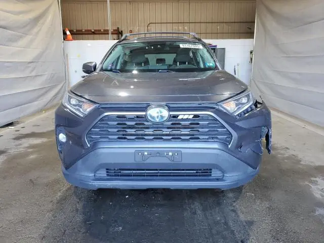 2020 TOYOTA RAV4 XLE  