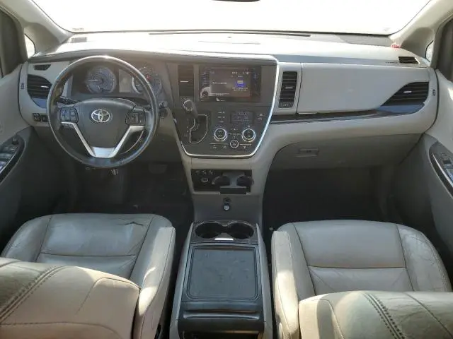 2016 TOYOTA SIENNA XLE  