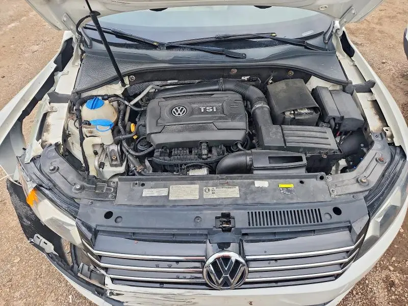 2015 VOLKSWAGEN PASSAT SE  