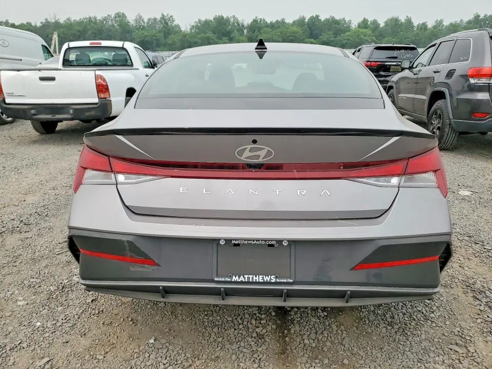 2025 HYUNDAI ELANTRA SEL SPORT  