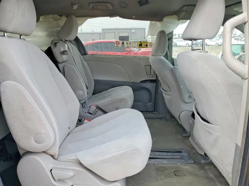 2014 TOYOTA SIENNA LE 8 PASSENGER  