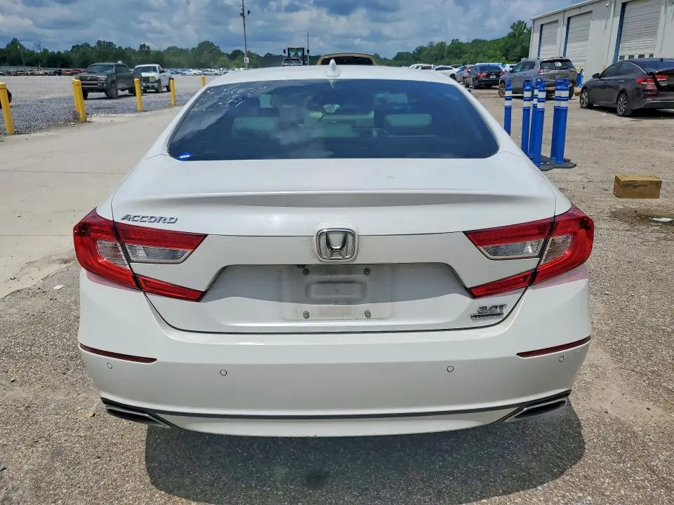 2019 HONDA ACCORD TOURING  