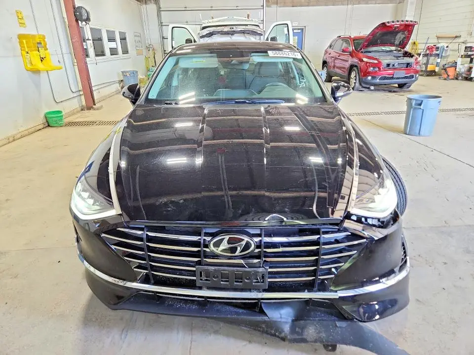 2023 HYUNDAI SONATA SE  