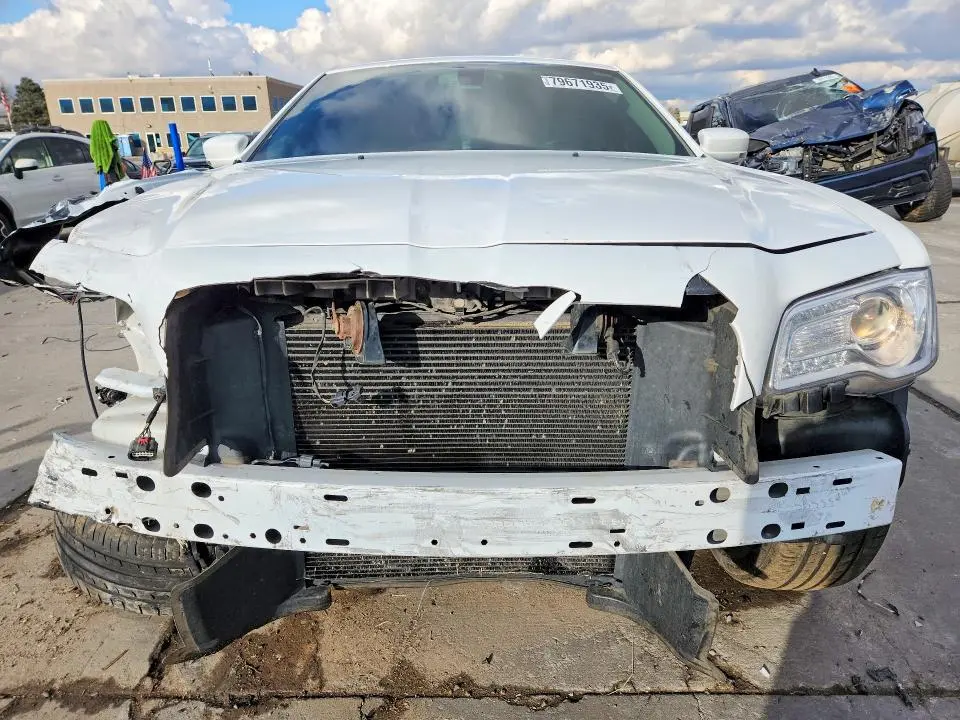 2016 CHRYSLER 300 LIMITED  