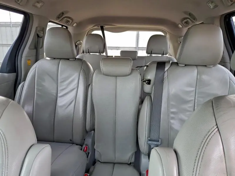 2013 TOYOTA SIENNA XLE  