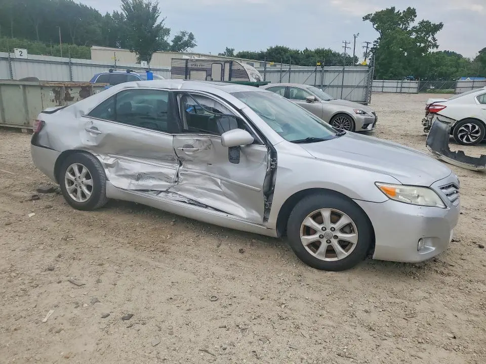 2010 TOYOTA CAMRY XLE  