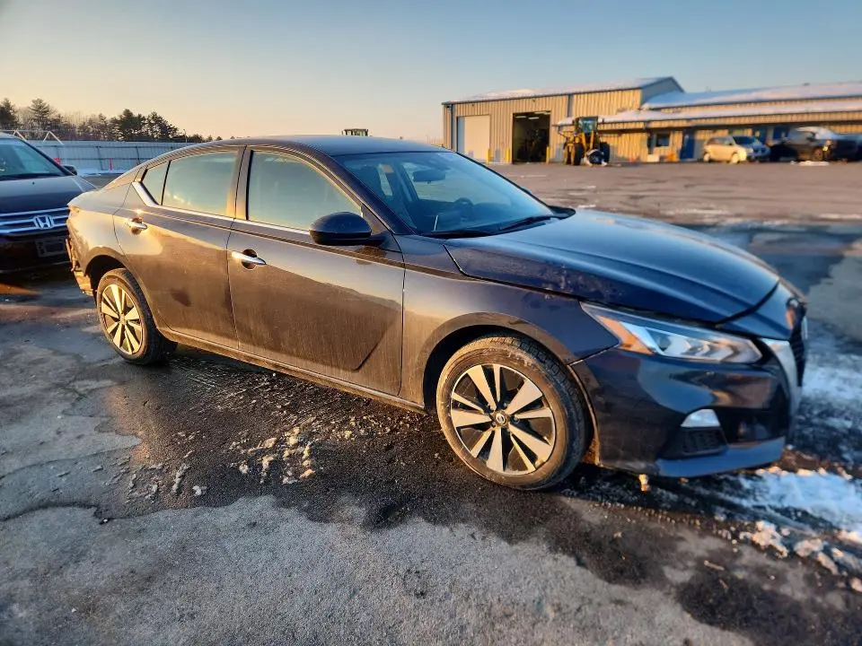 2022 NISSAN ALTIMA SV  