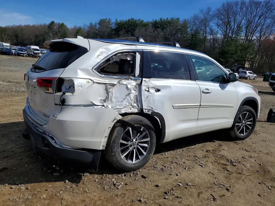 2017 TOYOTA HIGHLANDER XLE  