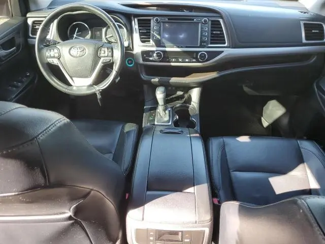 2018 TOYOTA HIGHLANDER SE  