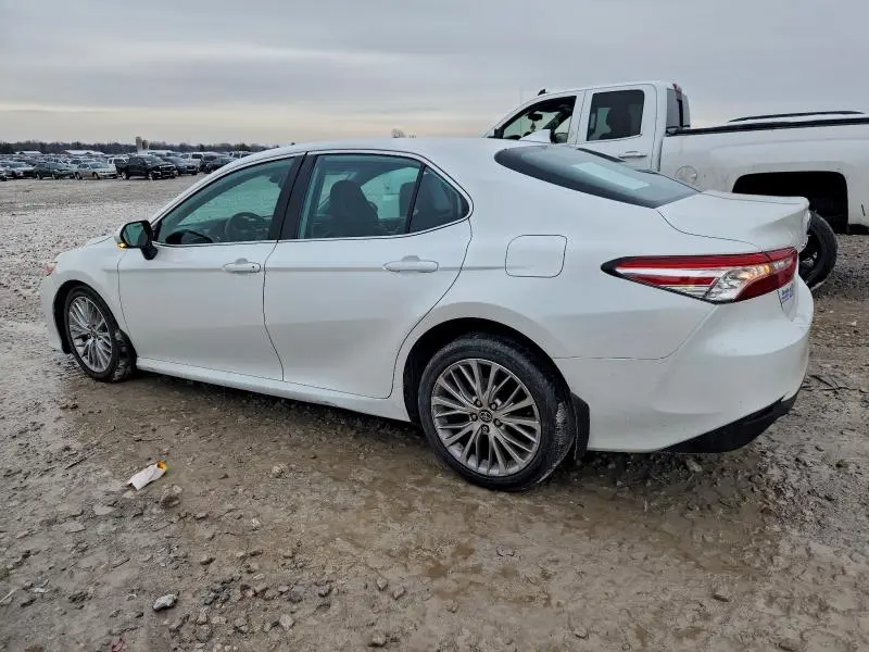 2020 TOYOTA CAMRY XLE  