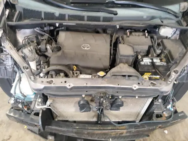 2011 TOYOTA SIENNA XLE  
