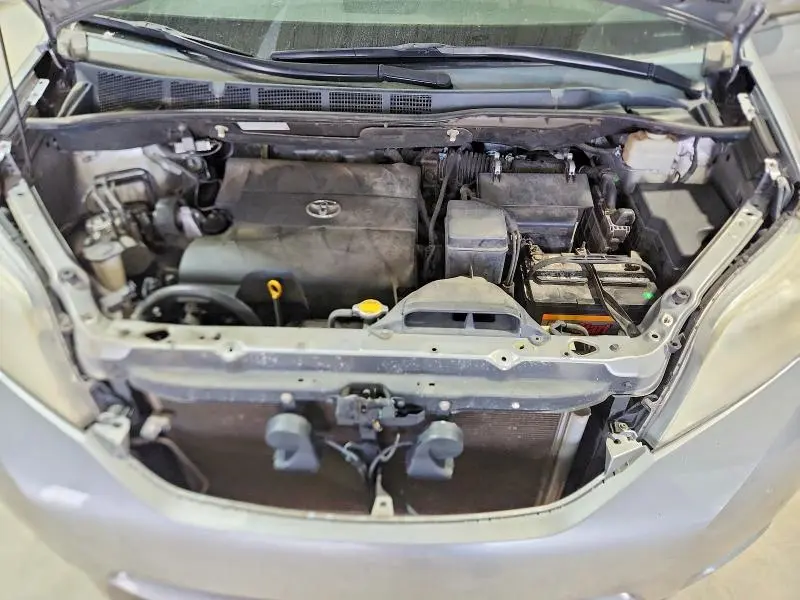 2011 TOYOTA SIENNA XLE 8-PASSENGER  
