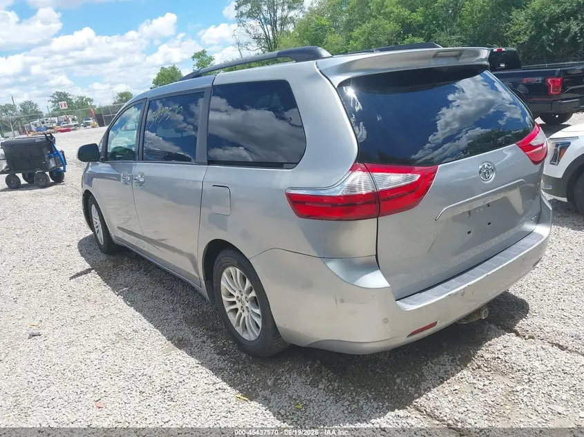 2015 TOYOTA SIENNA XLE 8 PASSENGER