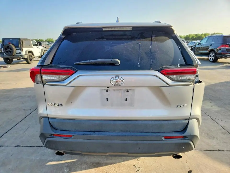 2019 TOYOTA RAV4 XLE  