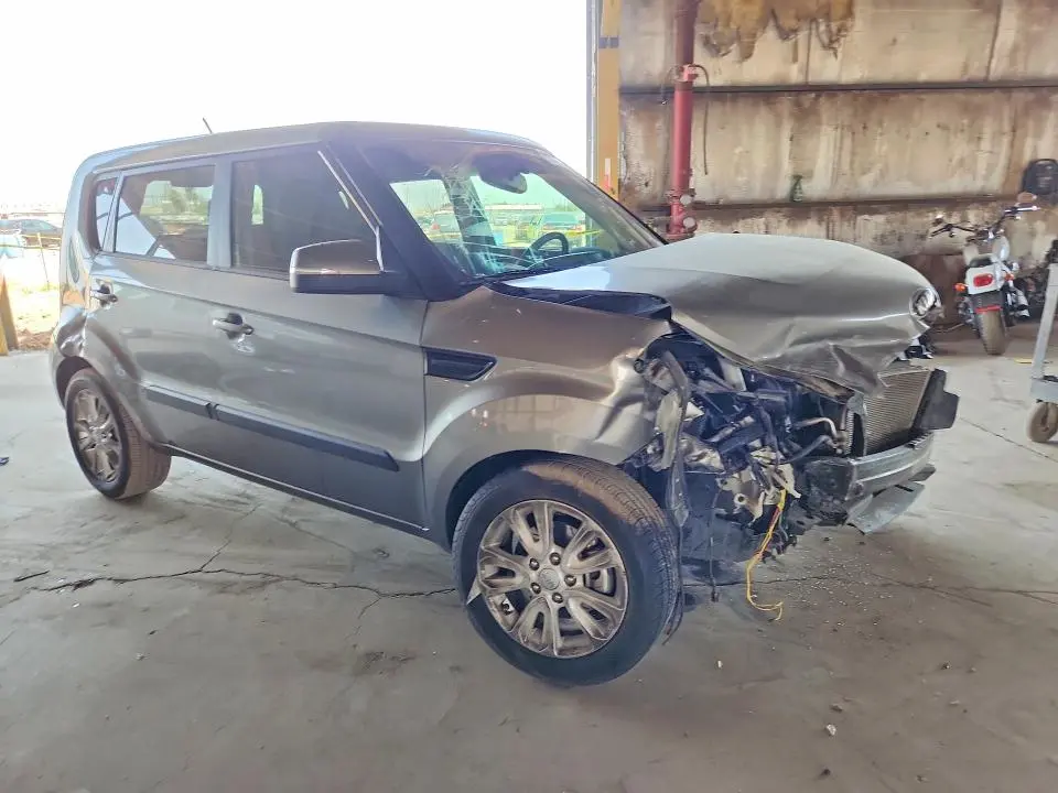 2013 KIA SOUL +  