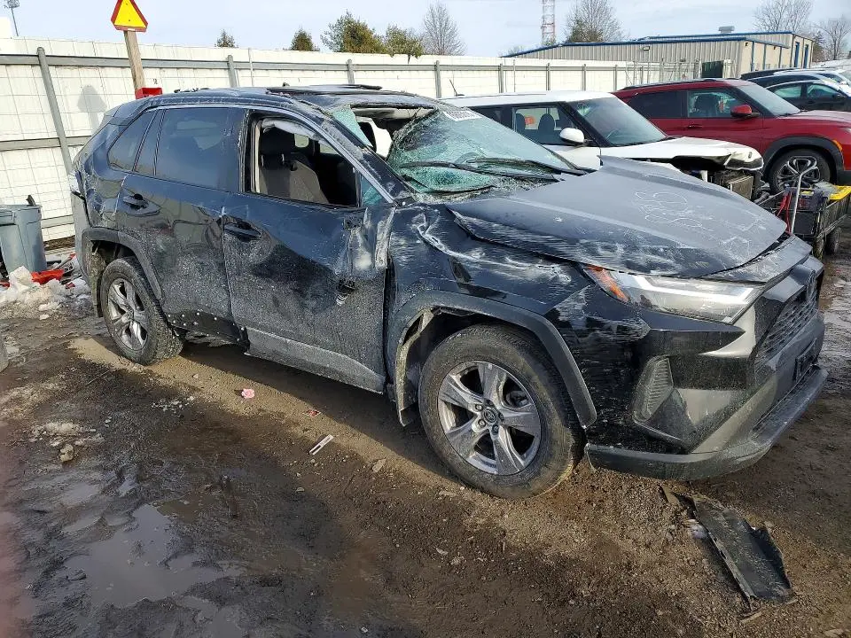 2022 TOYOTA RAV4 XLE  