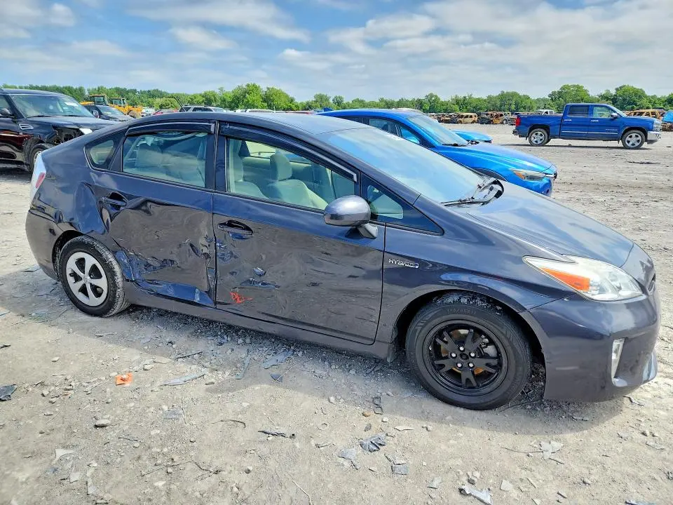 2015 TOYOTA PRIUS THREE  