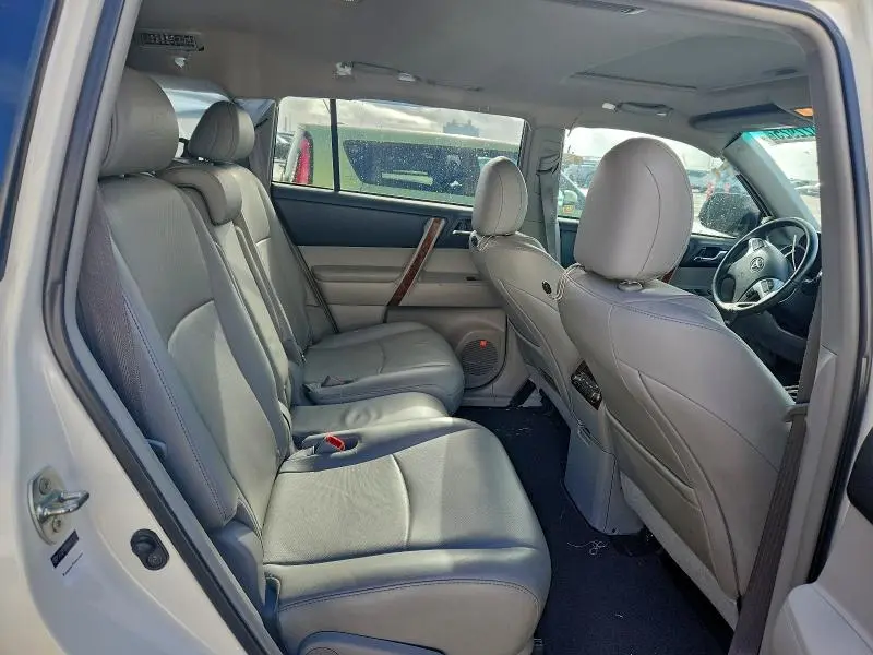 2013 TOYOTA HIGHLANDER LIMITED  