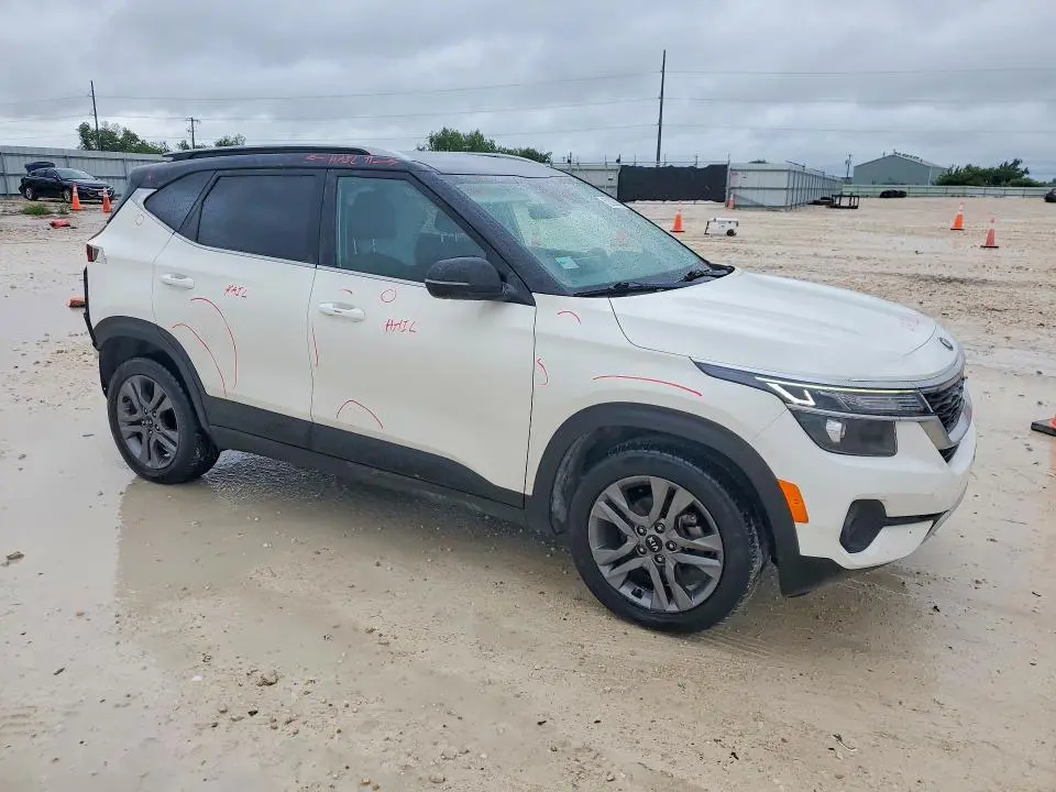 2021 KIA SELTOS S  