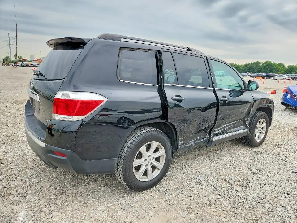 2013 TOYOTA HIGHLANDER SE  
