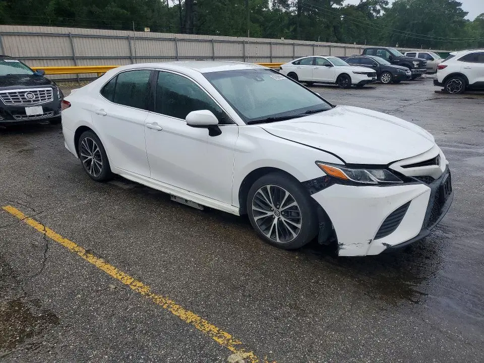 2018 TOYOTA CAMRY SE  