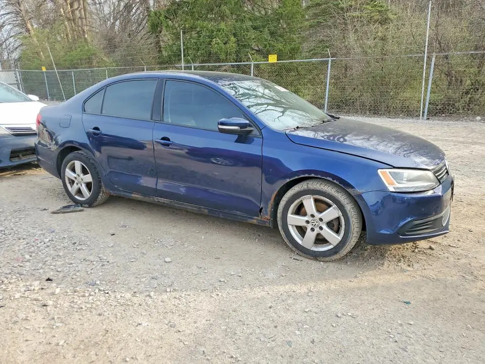 2011 VOLKSWAGEN JETTA SE  