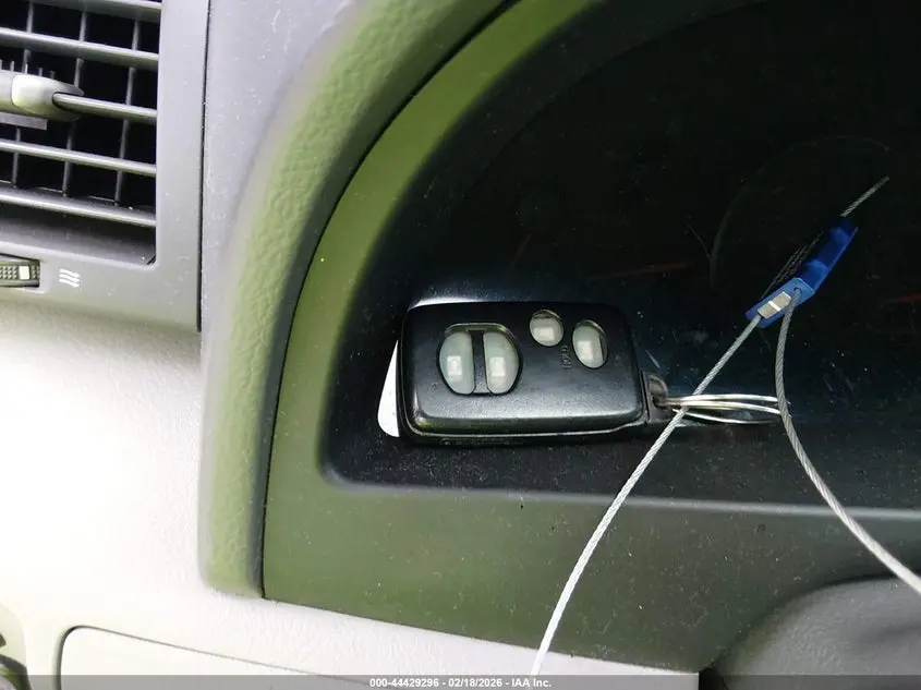 2011 TOYOTA CAMRY XLE V6