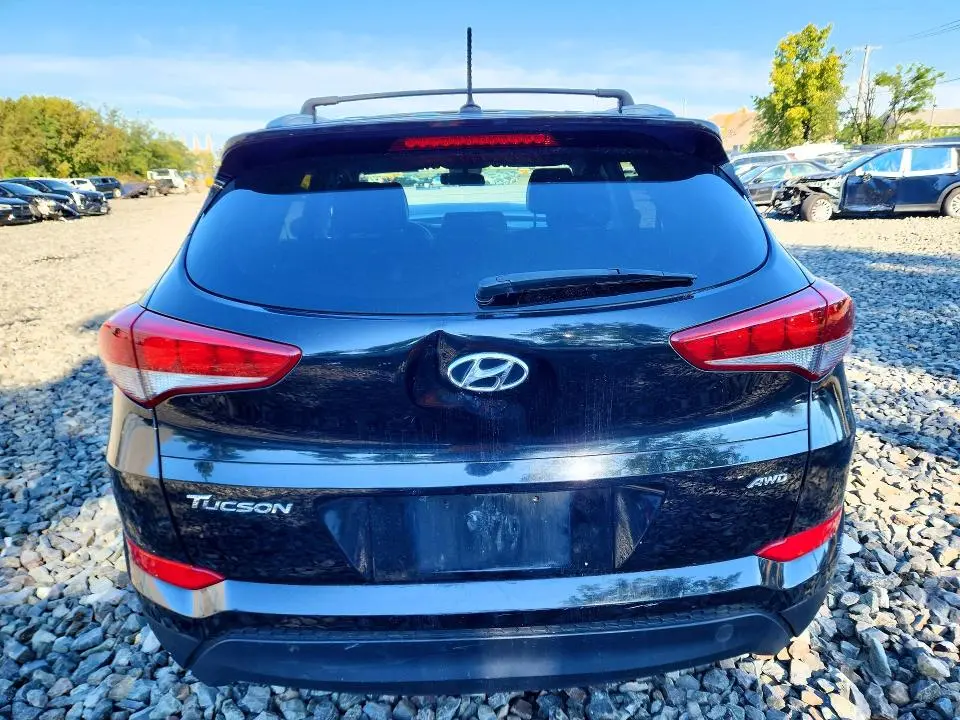 2016 HYUNDAI TUCSON SE  