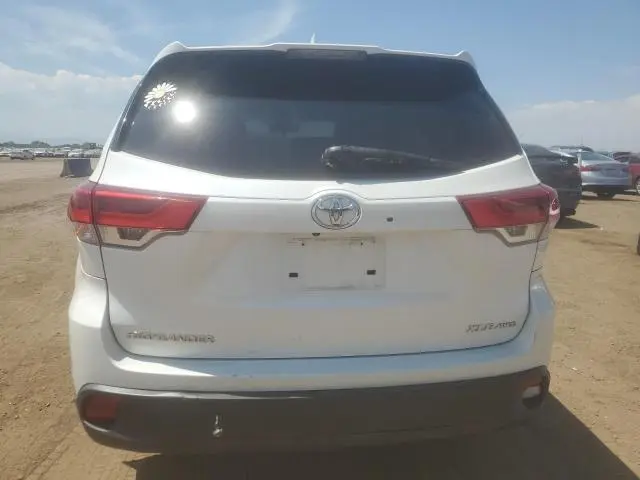 2018 TOYOTA HIGHLANDER SE  