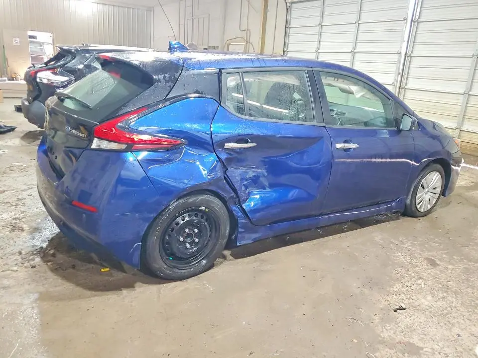 2022 NISSAN LEAF S  