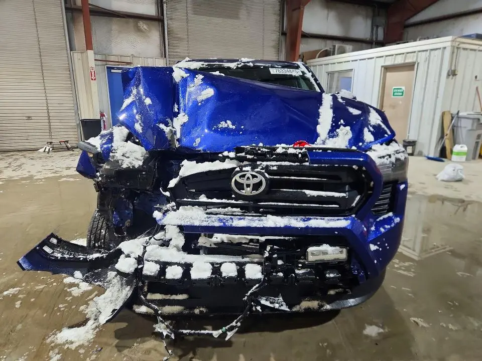 2024 TOYOTA TACOMA SR5  