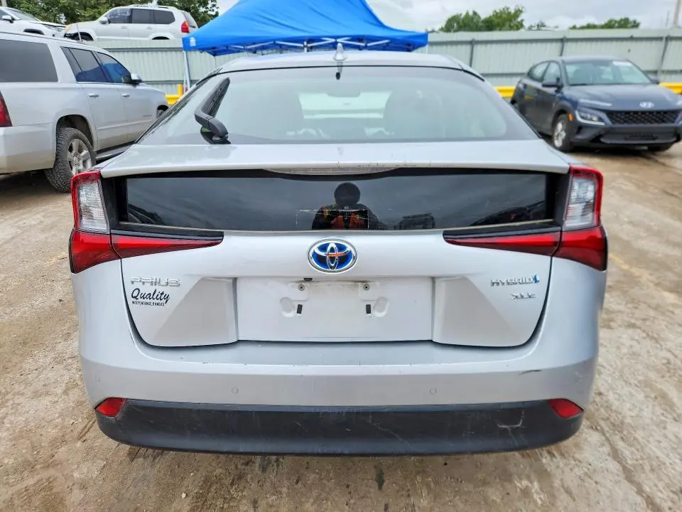 2019 TOYOTA PRIUS XLE  