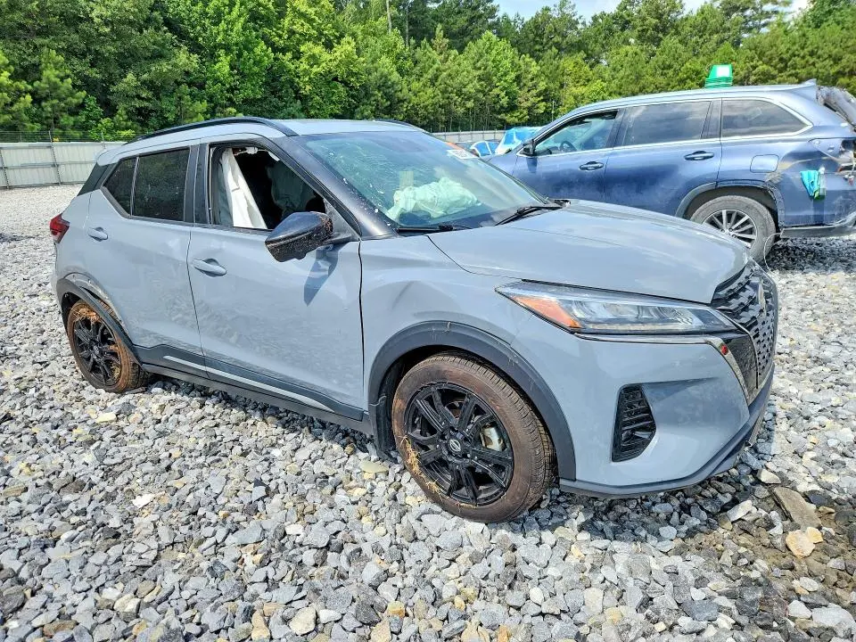 2021 NISSAN KICKS SR  