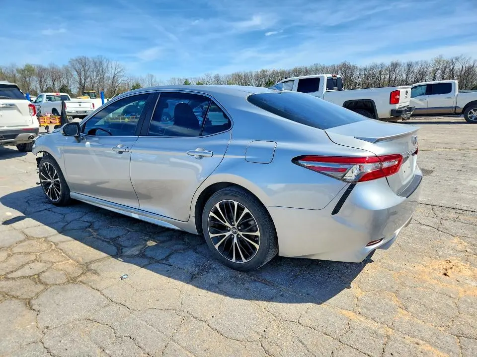 2018 TOYOTA CAMRY SE  