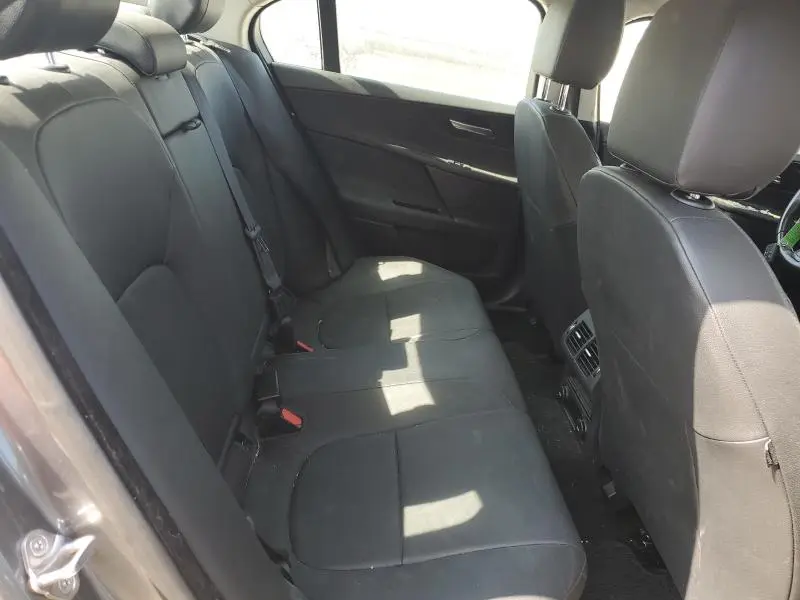 2017 JAGUAR XE PREMIUM  