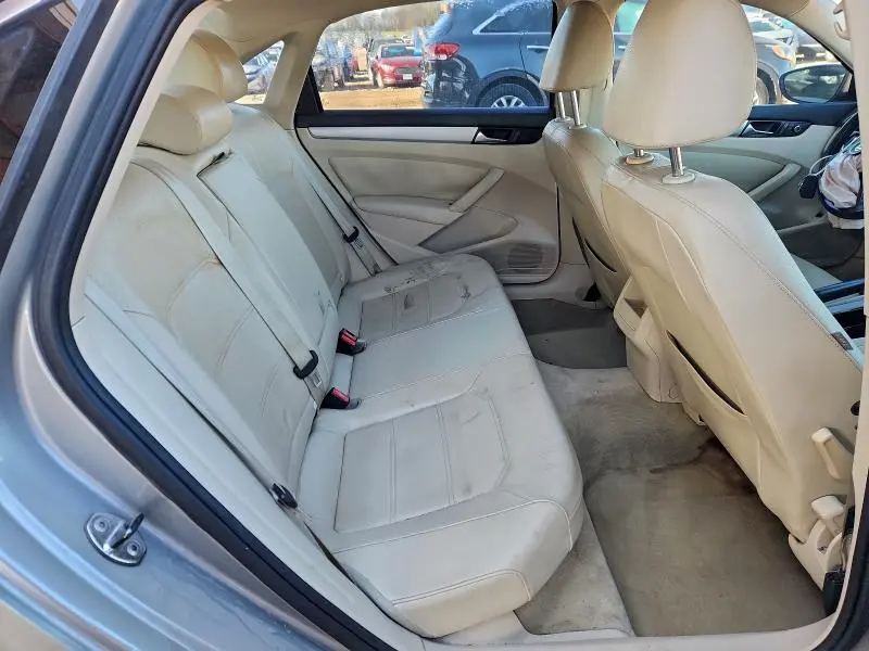 2012 VOLKSWAGEN PASSAT SE  