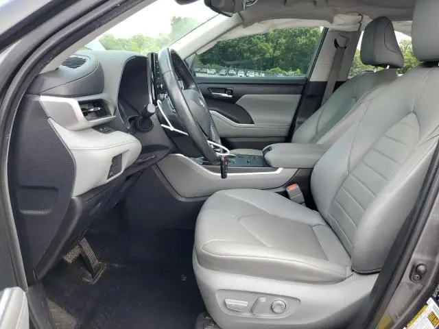 2021 TOYOTA HIGHLANDER HYBRID XLE  