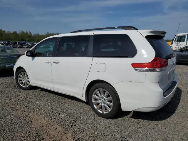 2014 TOYOTA SIENNA XLE  