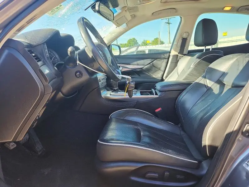 2017 INFINITI Q70 3.7  