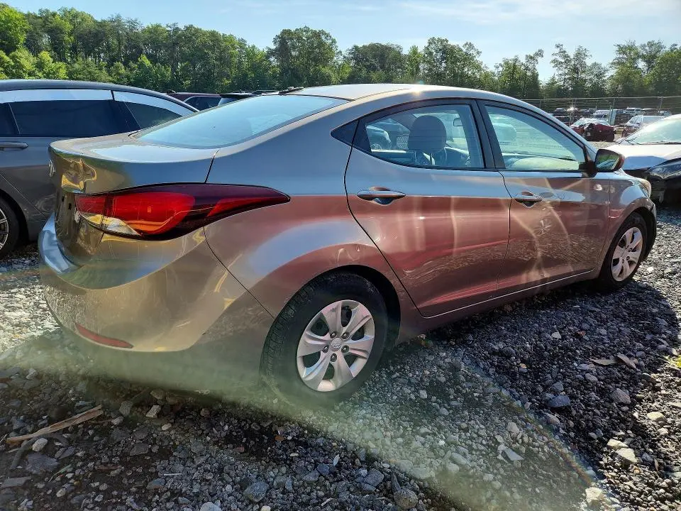 2016 HYUNDAI ELANTRA SE  