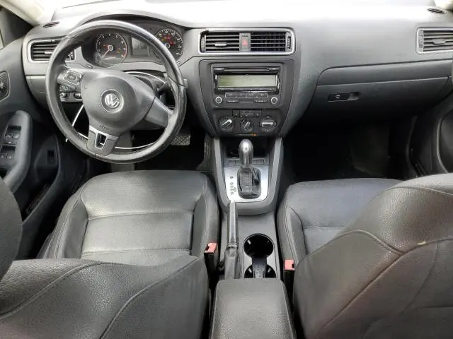 2011 VOLKSWAGEN JETTA SE  