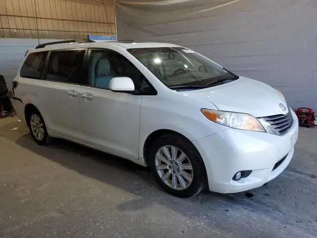 2015 TOYOTA SIENNA XLE  