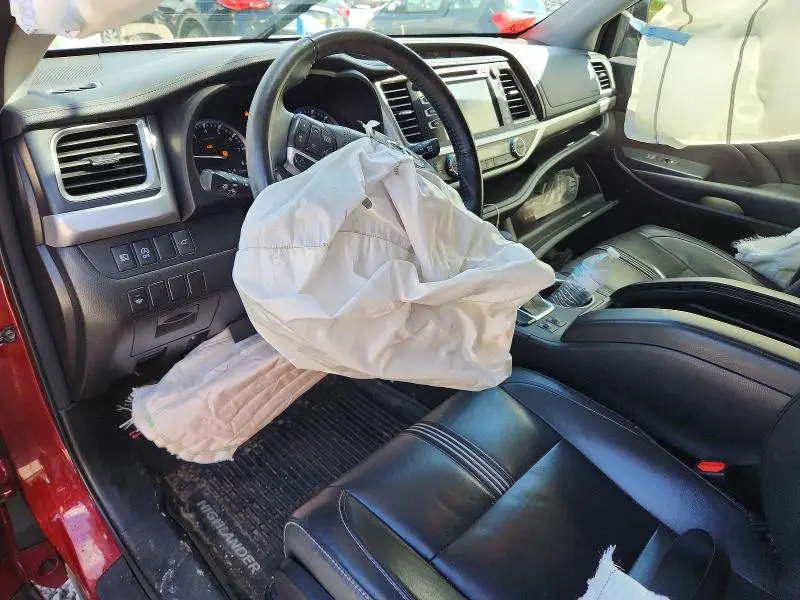 2017 TOYOTA HIGHLANDER SE  