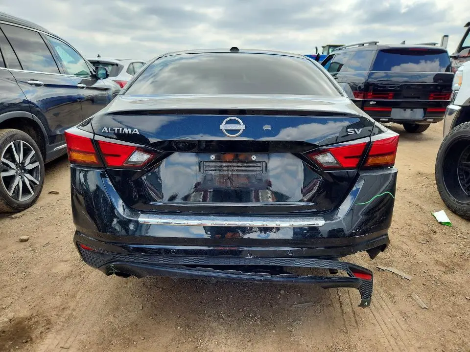2023 NISSAN ALTIMA SV  