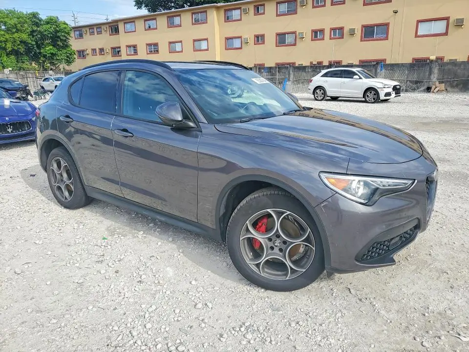 2023 ALFA ROMEO STELVIO SPRINT  