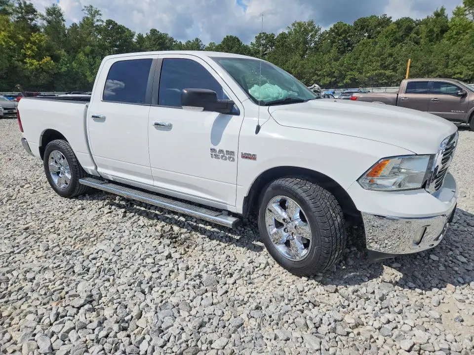 2016 RAM 1500 SLT  