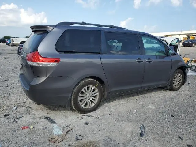 2011 TOYOTA SIENNA XLE  