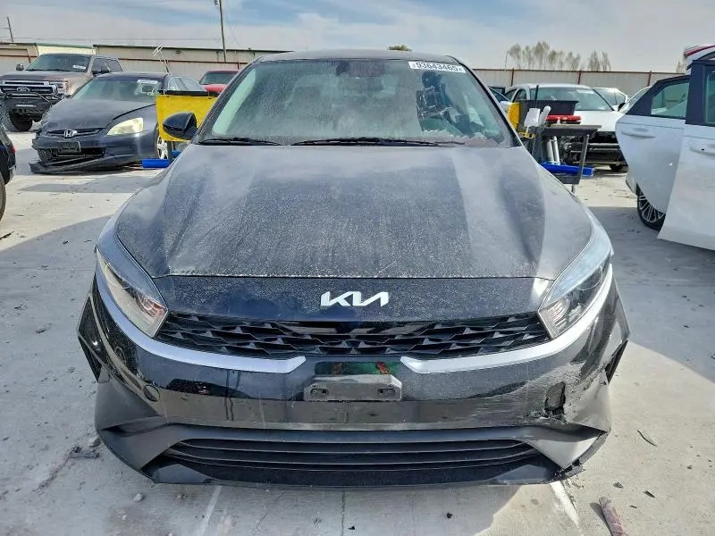 2023 KIA FORTE LX  
