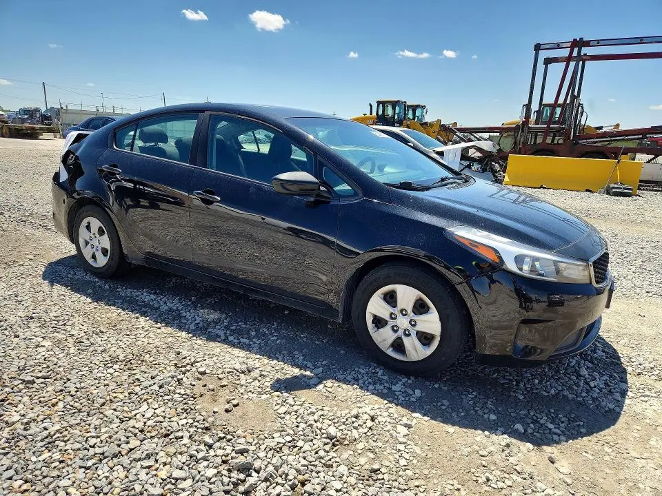 2017 KIA FORTE LX  