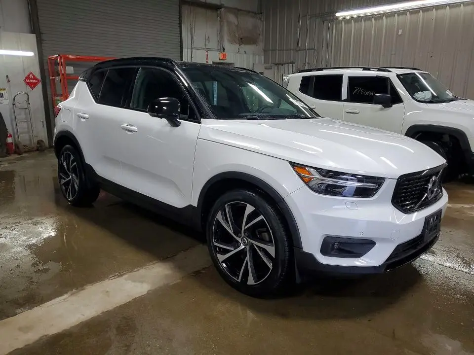 2021 VOLVO XC40 T5 R-DESIGN  